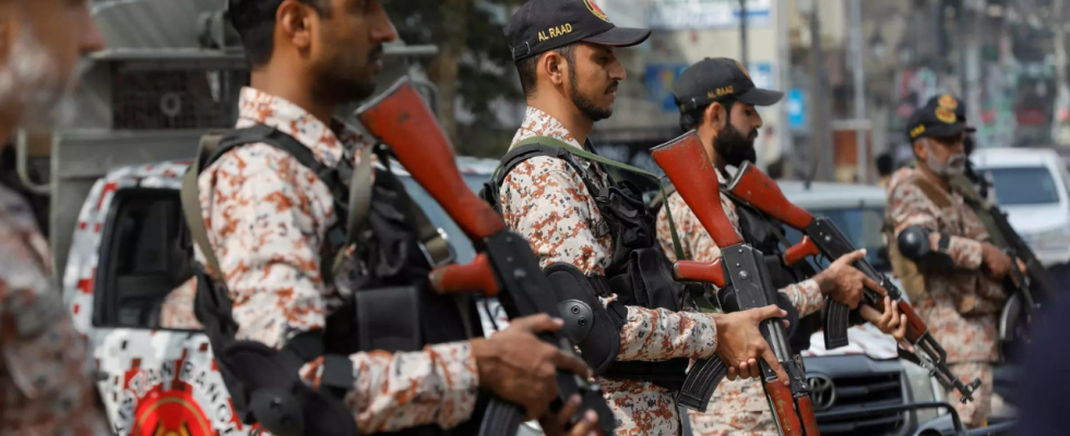 Pakistan schliesst aus Sicherheitsgruenden vor den Parlamentswahlen die Grenzen zu