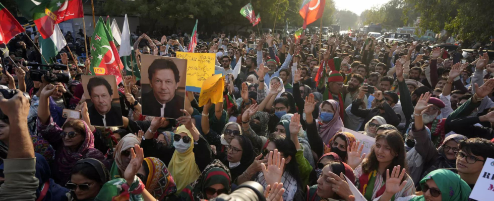 Pakistan wurde auf „autoritaeres Regime herabgestuft nachdem der Demokratieindex auf