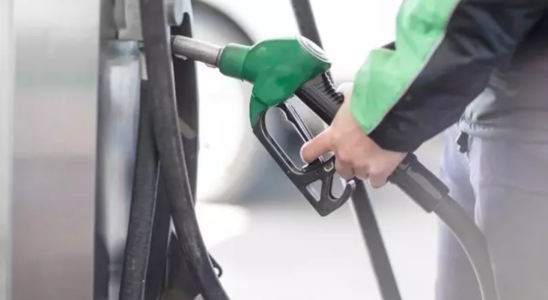 Pakistans Uebergangsregierung erhoeht den Benzinpreis um 1355 PKR pro Liter