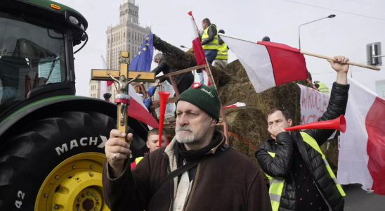 Polnische Bauern marschieren um gegen ukrainische Importe und EU Politik zu