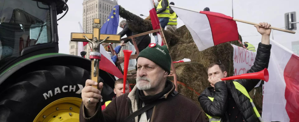 Polnische Bauern marschieren um gegen ukrainische Importe und EU Politik zu