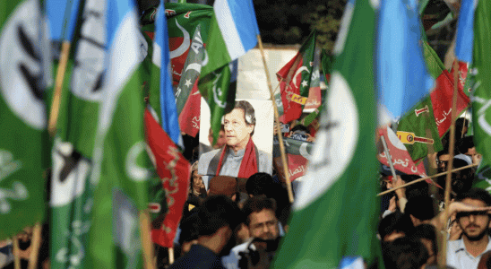 Proteste erschuettern Pakistan da Imran Khans PTI Wahlfaelschung bei Parlamentswahlen