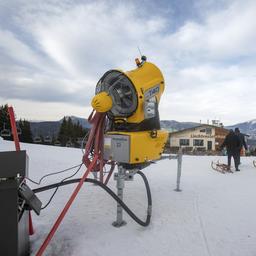 Starke Staus auf deutschen und franzoesischen Strassen zu Skigebieten erwartet