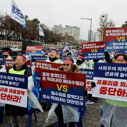 Suedkoreanische Aerzte treten wegen angekuendigter Reformen massenhaft zurueck Im