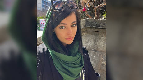 US Pornostar wegen Iran Besuchs kritisiert BILDER – RT Entertainment