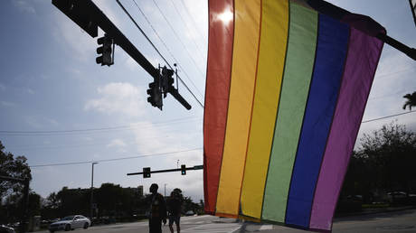 US Soldaten wegen Diebstahls von Gay Pride Flaggen verhaftet – World