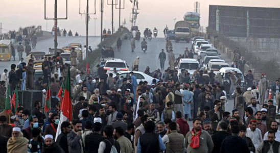 Verbotsanordnungen in Islamabad verhaengt als Imran Khans Partei mit Protesten