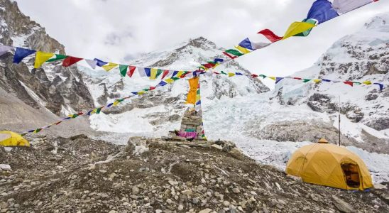 Zwei Auslaender sterben in der Naehe des Everest Basislagers an Hoehenkrankheit