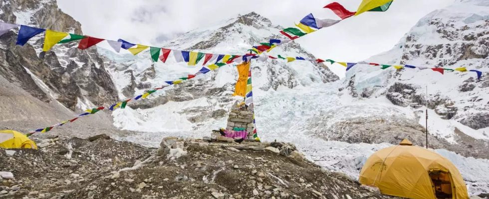 Zwei Auslaender sterben in der Naehe des Everest Basislagers an Hoehenkrankheit