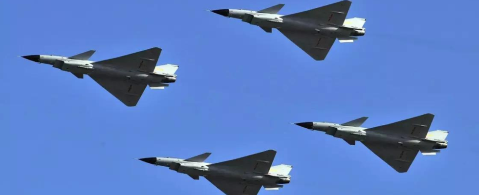 7 chinesische Marineschiffe und 5 Militaerflugzeuge rund um Taiwan entdeckt