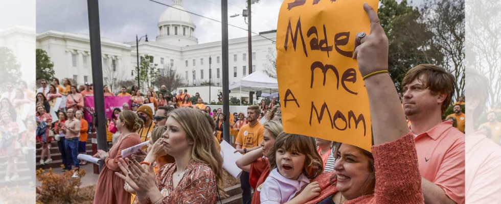 Alabama verabschiedet IVF Schutzgesetz nach Aufruhr ueber Gerichtsurteil