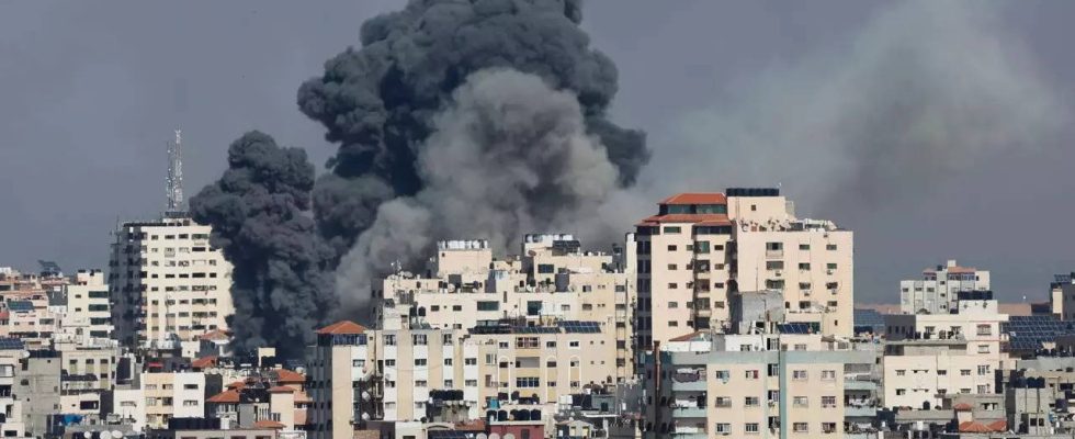 Bei israelischen Angriffen auf Syrien kommen laut Sicherheitsquellen Dutzende Menschen