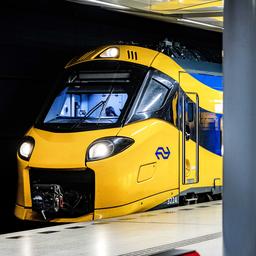 Belaestigung fuer Zugpassagiere rund um Schiphol durch rostige Gleise
