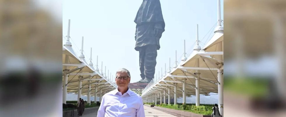 Bill Gates besucht die hoechste Statue der Welt in Gujarat