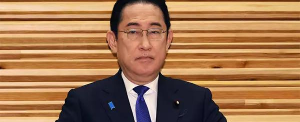 Der japanische Premierminister haelt am 11 April eine Rede vor