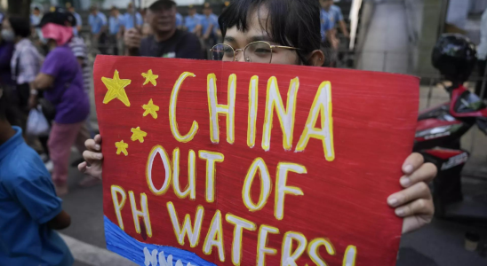 Der philippinische Aussenminister fordert die Nachbarn im Suedchinesischen Meer zu