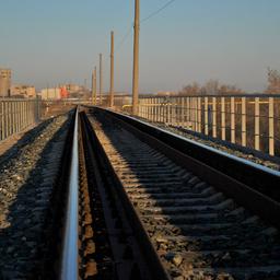 Die Ukraine sagt sie habe eine Eisenbahnbruecke in Russland gesprengt