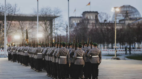 Die meisten Deutschen glauben dass die Armee sie nicht verteidigen