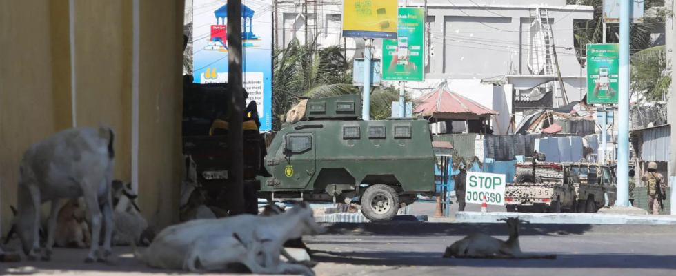 Die naechtliche Belagerung des Hotels in Mogadischu durch Al Shabaab endet