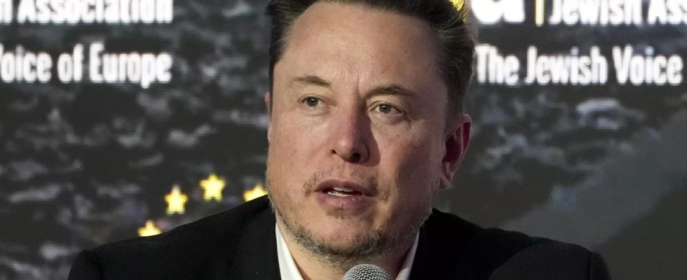 Ehemalige Twitter Fuehrungskraefte verklagen Elon Musk wegen Entlassungen und fordern eine