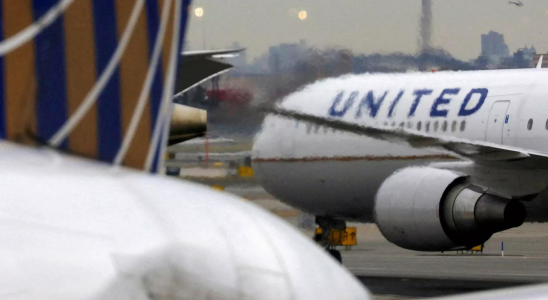 Flug von United Airlines wurde umgeleitet nachdem betrunkene Fluggaeste fuer