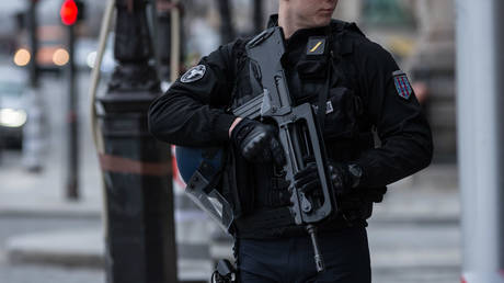 Frankreich erhoeht Terrorgefahr – World