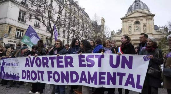 Frankreich kommt der Verankerung des Zugangs zu Abtreibungen in seiner