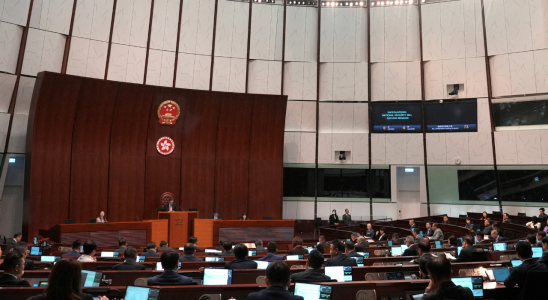 Hongkonger Gesetzgeber verabschieden einstimmig ein Gesetz das der Regierung mehr