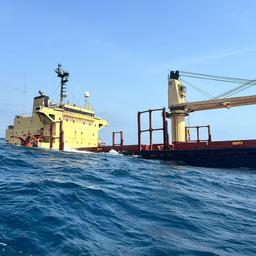Houthi Rebellen versenken zum ersten Mal Schiff im Roten Meer