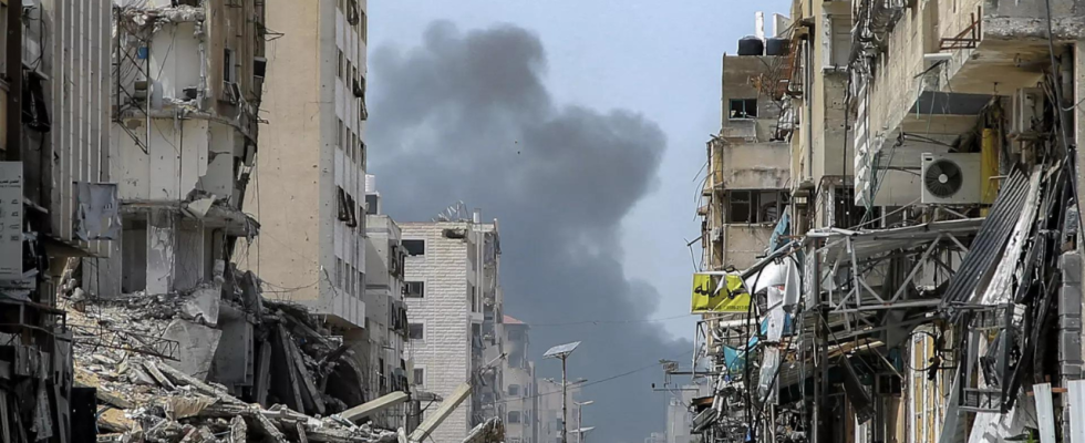 Im gesamten Gazastreifen toben Kaempfe waehrend die Waffenstillstandsgespraeche wieder aufgenommen