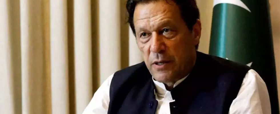 Imran Khan bezeichnet die Praesidentschaftswahlen als verfassungswidrig und ruft am