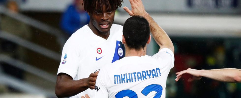Inter schlaegt Bologna im Duell mit 4 Niederlaendern Blind gewinnt