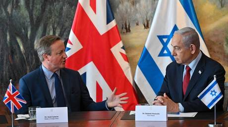 Israel beugt sich dem britischen Druck Sprecher zu zensieren –