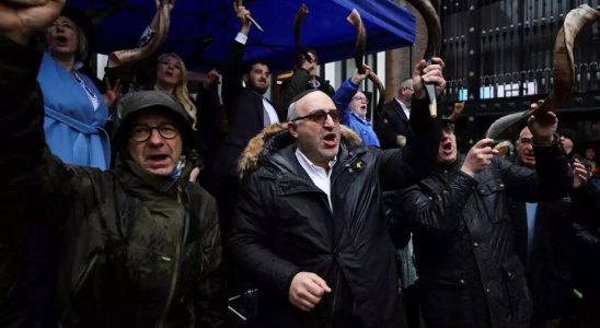 Juedische Gemeinde in London blaest Schofarhoerner fuer Hamas Geiseln