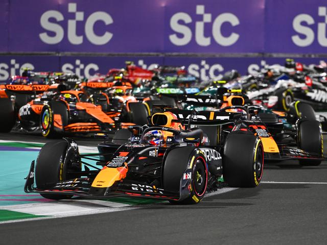 Live F1 Verstappen macht waehrend der Safety Car Situation nach Stroll Unfall