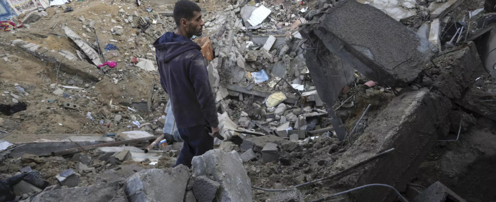 Nach Angaben eines oertlichen Beamten wurden bei einem israelischen Luftangriff