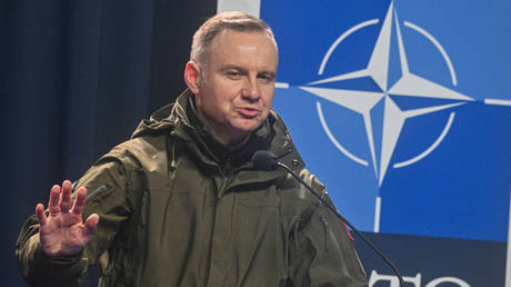 Polen draengt darauf dass NATO Mitglieder mehr Geld ausgeben – World