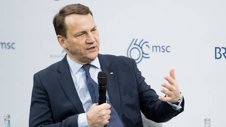 Polen ersetzt Botschafter in ueber 50 Laendern – World