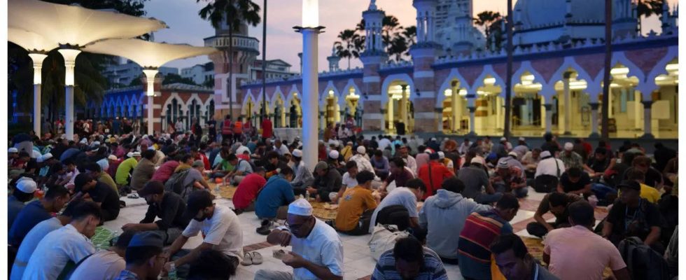 Ramadan Boykott Muslime in Malaysia und Indonesien meiden israelische Termine