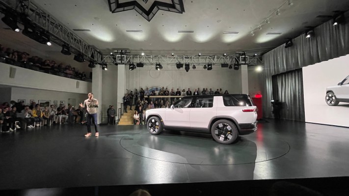 Rivian erhaelt den R2 SUV im Wert von 45000 US Dollar seine