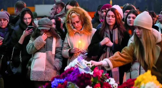 Russland begeht Trauertag fuer Konzertsaal Opfer Maut 137