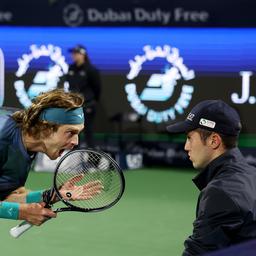 Tennisspieler Rublev wurde in Dubai disqualifiziert nachdem er den Linienrichter