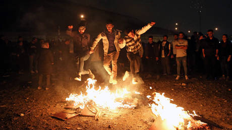 Ueber 3000 Verletzte bei Feuerfest im Iran VIDEOS – World