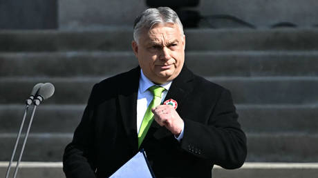 Ungarns Premierminister fordert seine Unterstuetzer auf „Bruessel zu besetzen –