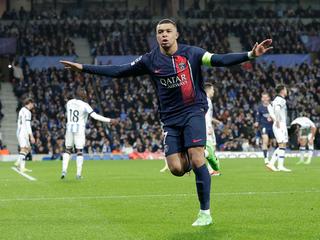 Ongrijpbare Mbappé gidst PSG met goals naar kwartfinales Champions League