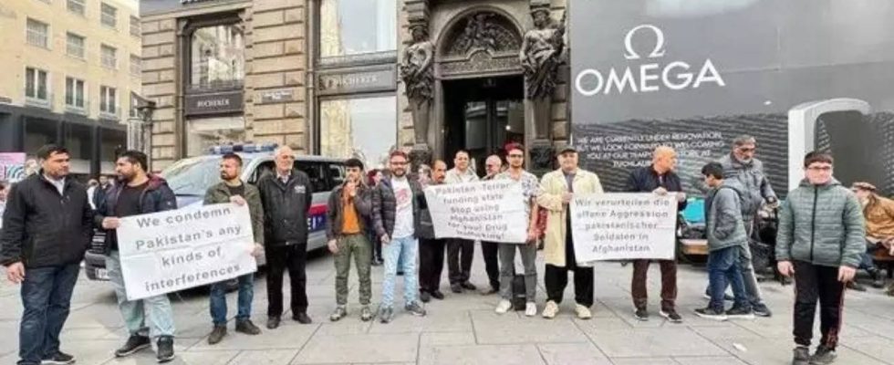 Wien Proteste der afghanischen Diaspora gegen Pakistans Luftangriffe und aussergerichtliche
