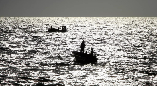 Zwei Tote und 24 Vermisste nach dem Kentern eines Fischerbootes
