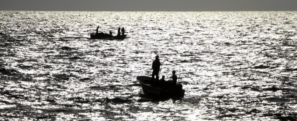 Zwei Tote und 24 Vermisste nach dem Kentern eines Fischerbootes
