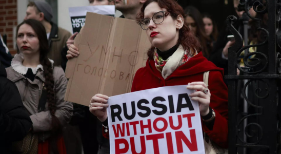 „Mittag gegen Putin Tausende Russen protestieren gegen Wahlurnen um Nawalnys