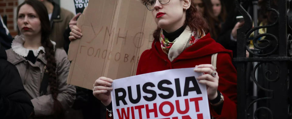 „Mittag gegen Putin Tausende Russen protestieren gegen Wahlurnen um Nawalnys